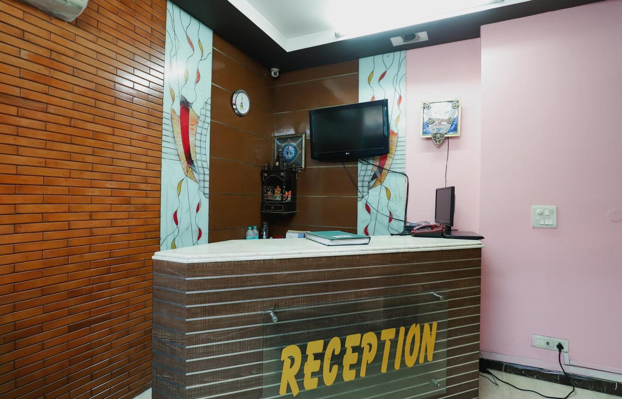 Hotel O J P Inn Near Patel Nagar Metro Station 新德里 外观 照片