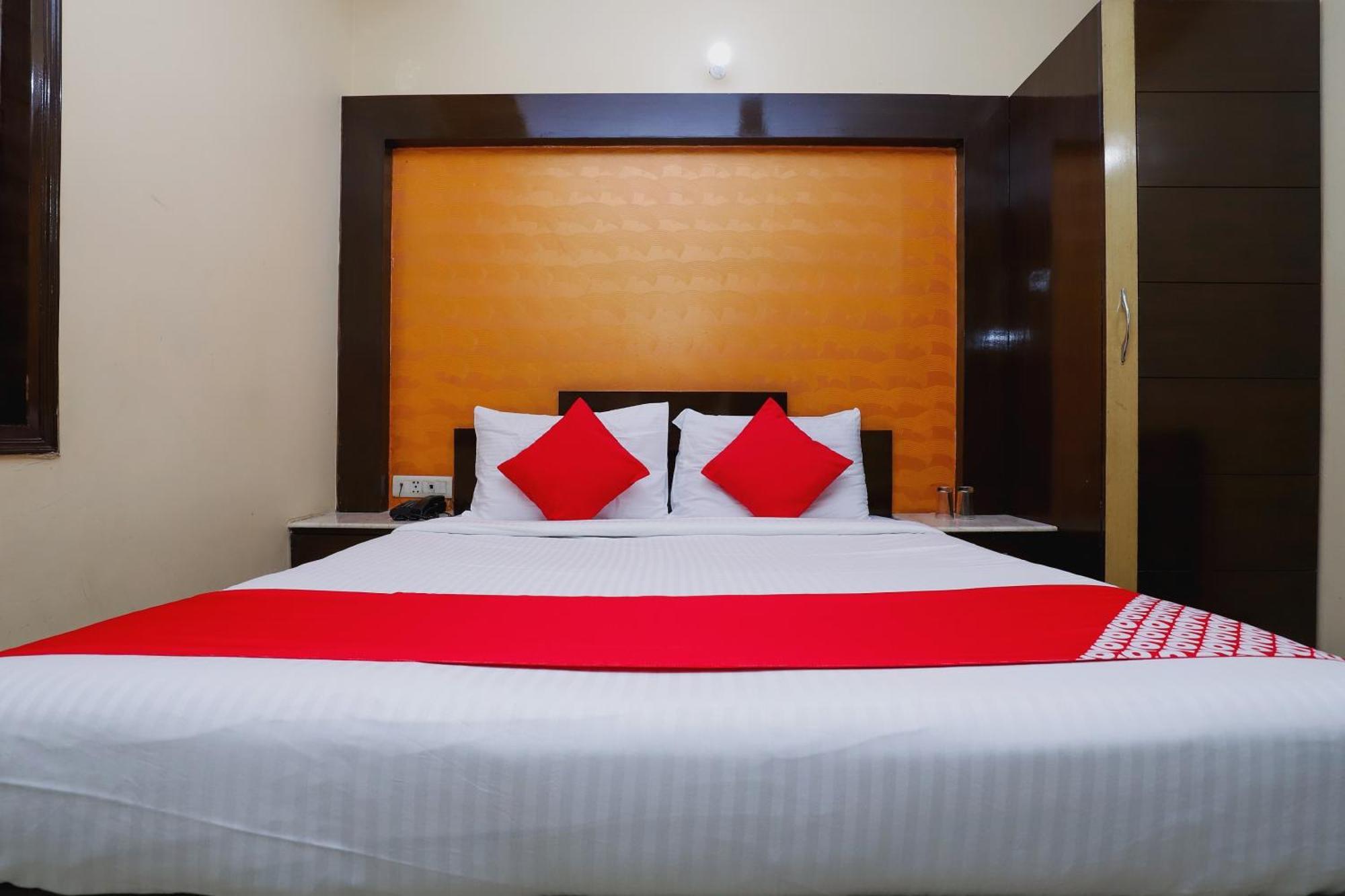 Hotel O J P Inn Near Patel Nagar Metro Station 新德里 外观 照片